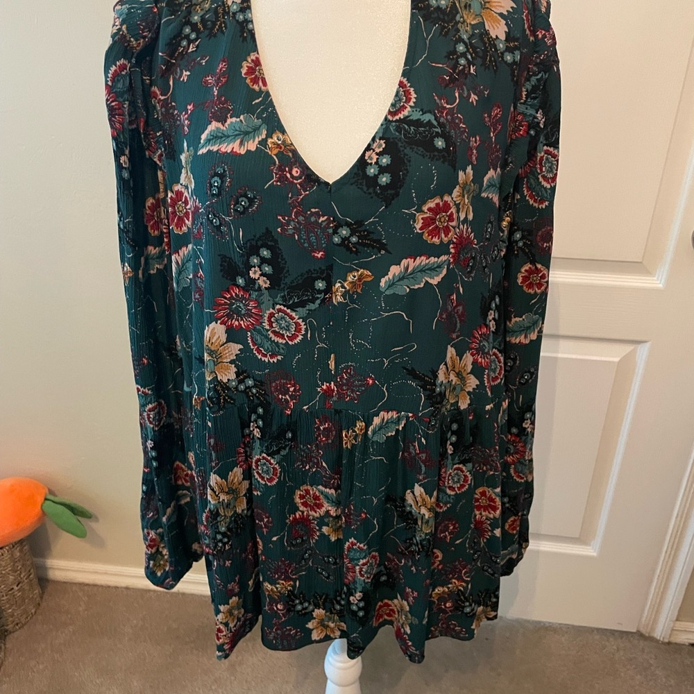 Nurture By Westbound Green Floral V-Neck Tiered Blouse